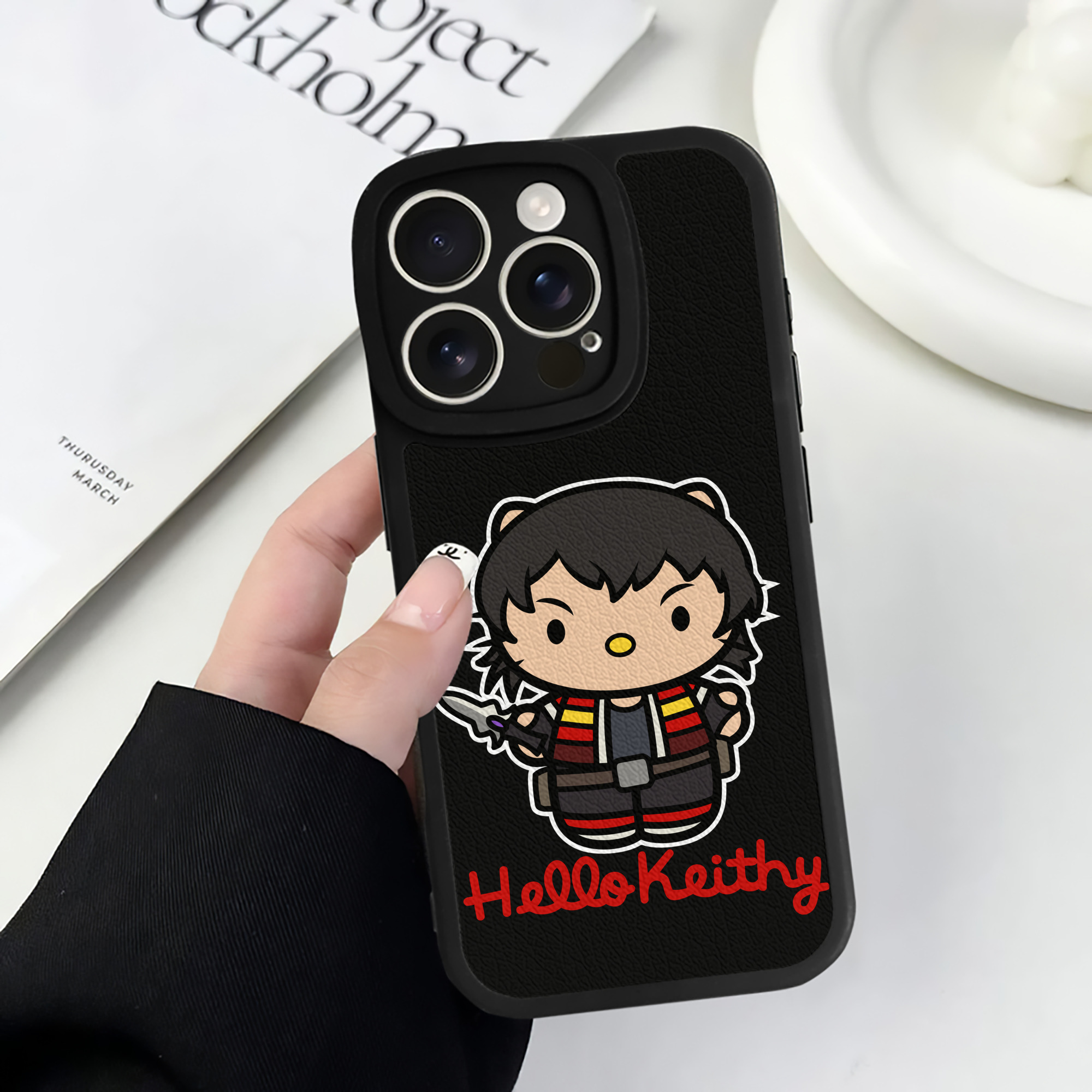 （画像用） Hello Kitty ハローキティ 【iPhone 16シリーズ対応】シリコンスマホケース（レザー調） 材質：シリコン